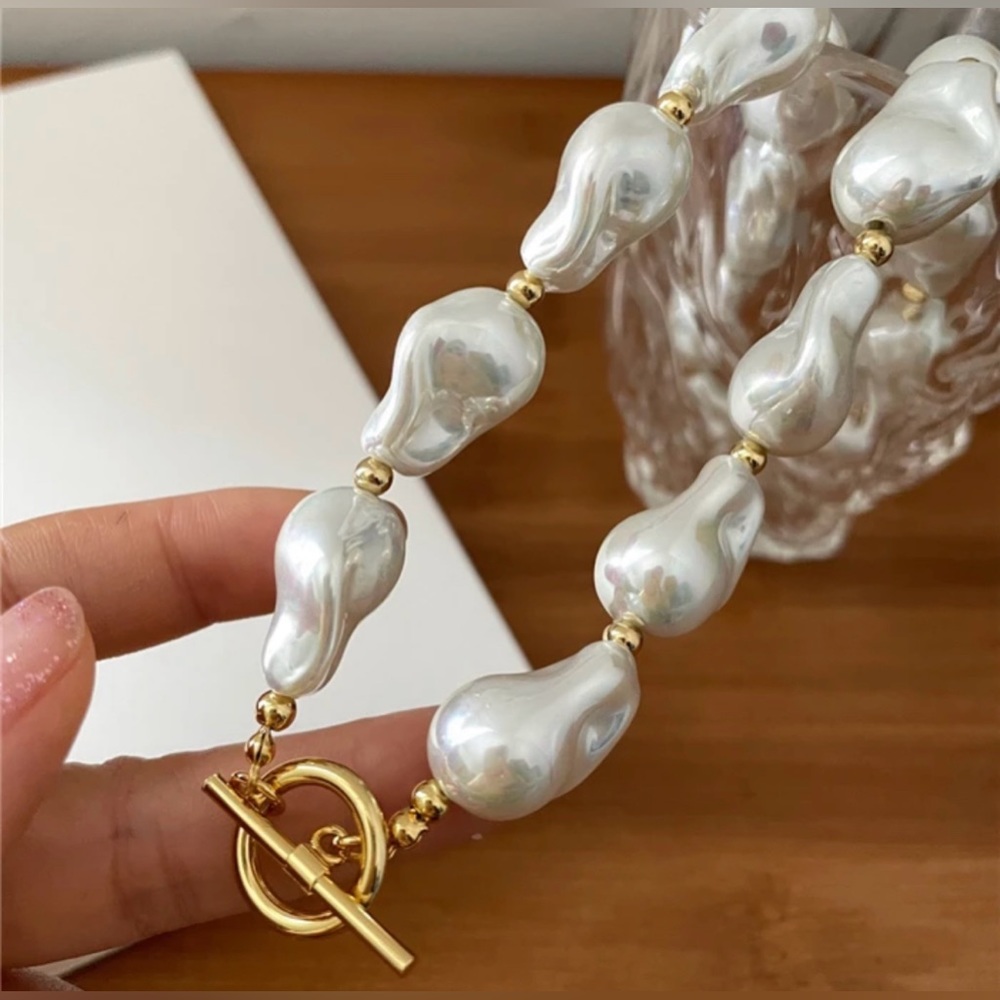 Baroque Pearl Beaded choker Necklace With Small 18K Gold Beads simulated pearls